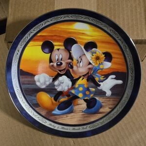 Bradford Exchange Mickey & Minnie Romantic Moments Moonlit Stroll Plate